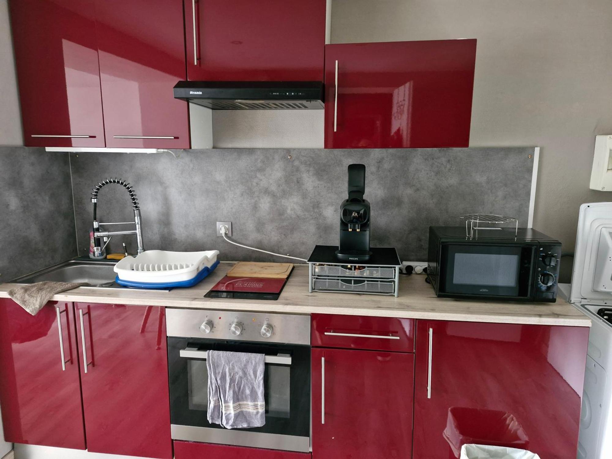 Joli Piece 15min A Pied Centre Depinal 4 Personnes Grace Au Canape Lit, Parking Prive Gratuit Et Parking Exterieur Gratuit Machine A Laver Tv Wifi Machine A Cafe Linge De Lit Et Serviettes Fournis Apartment *