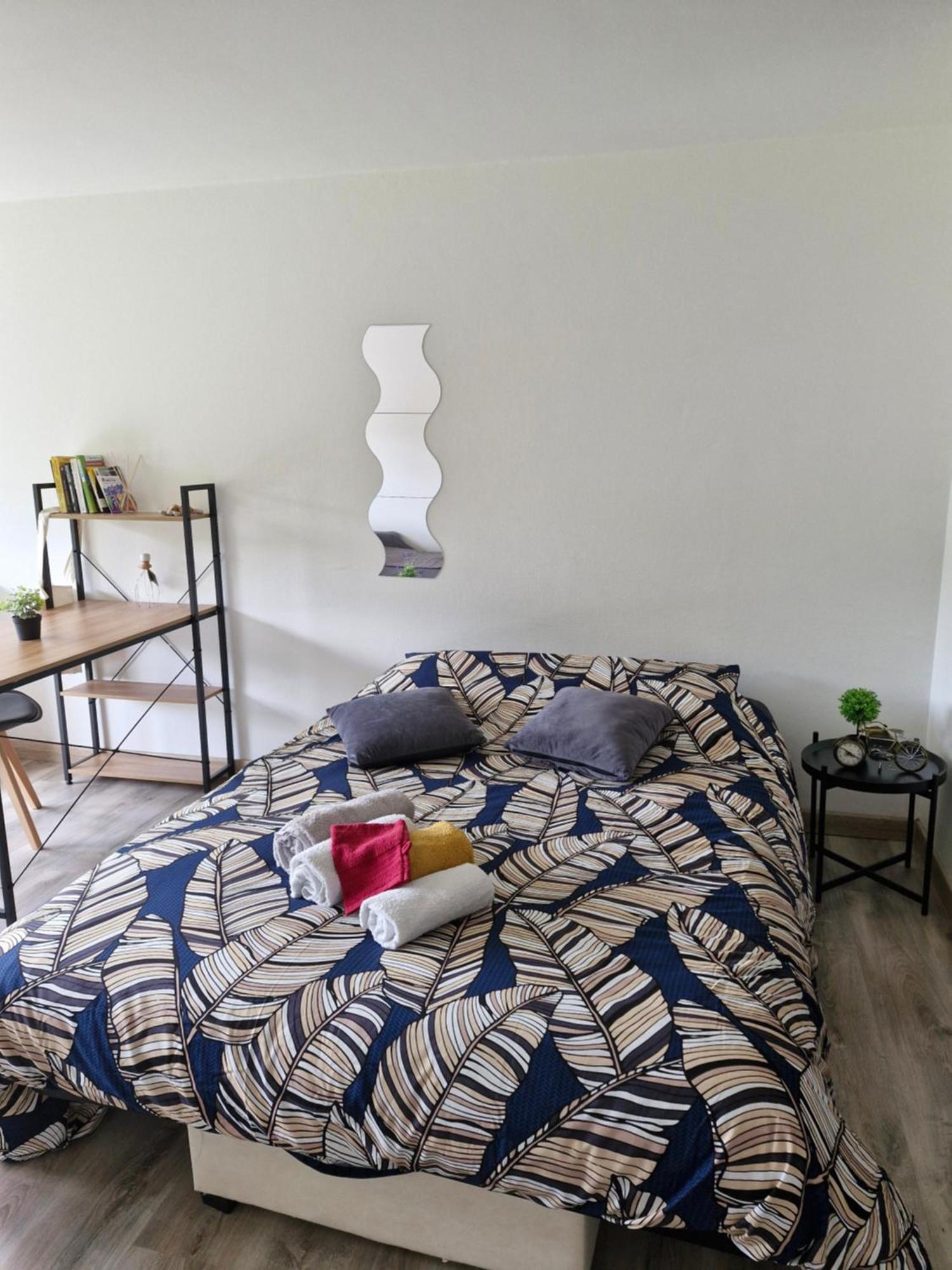 Apartment Joli Piece 15min A Pied Centre Depinal 4 Personnes Grace Au Canape Lit, Parking Prive Gratuit Et Parking Exterieur Gratuit Machine A Laver Tv Wifi Machine A Cafe Linge De Lit Et Serviettes Fournis